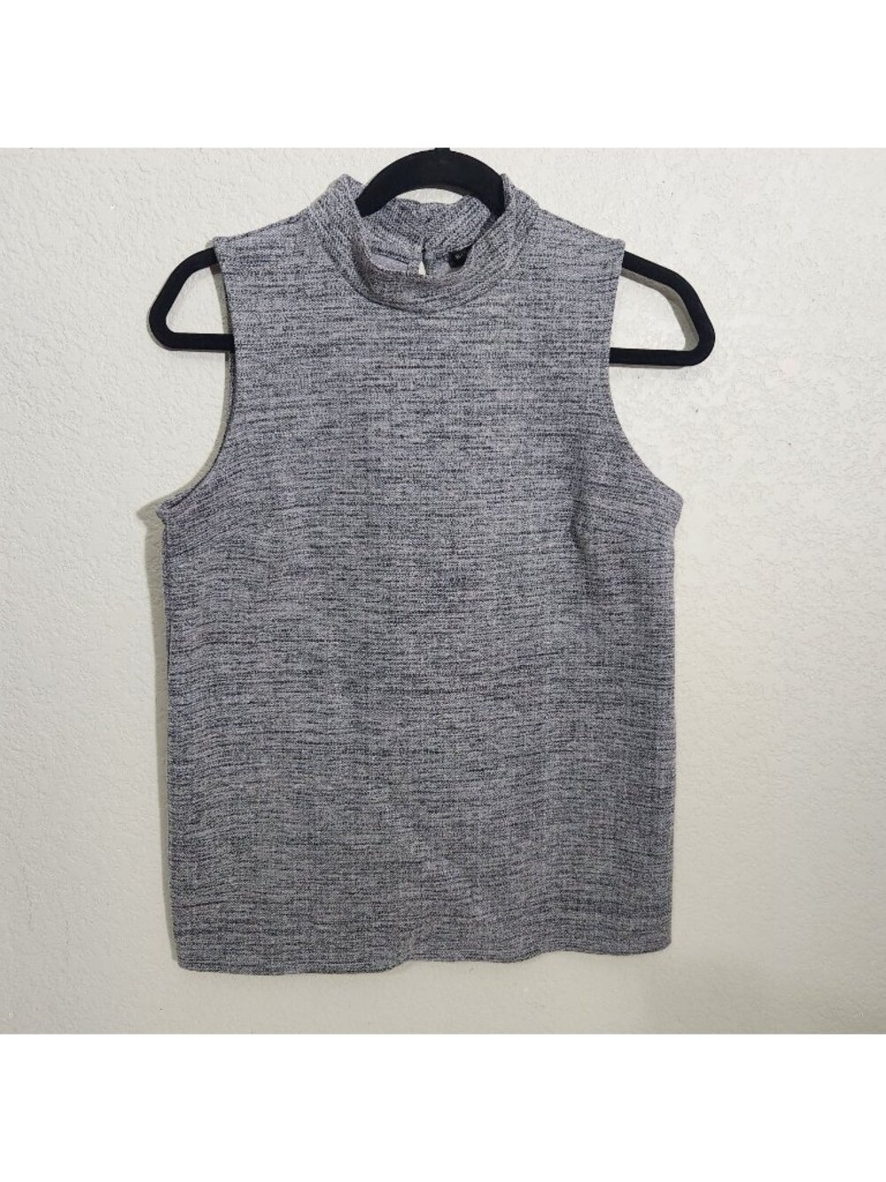 Banana Republic Sleeveless Top Women’s Small Gray High-Neck Textured